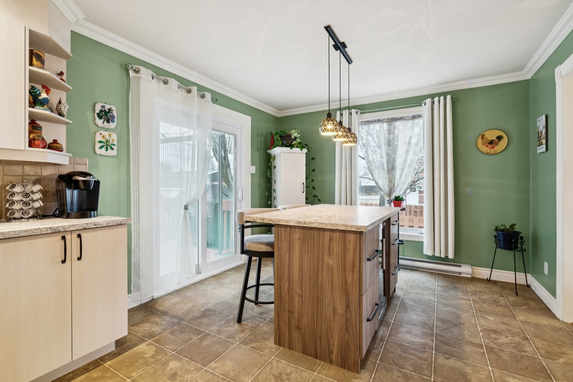 









549


Rue Lionel-Groulx

,
Salaberry-de-Valleyfield,




QC
J6T4H5

