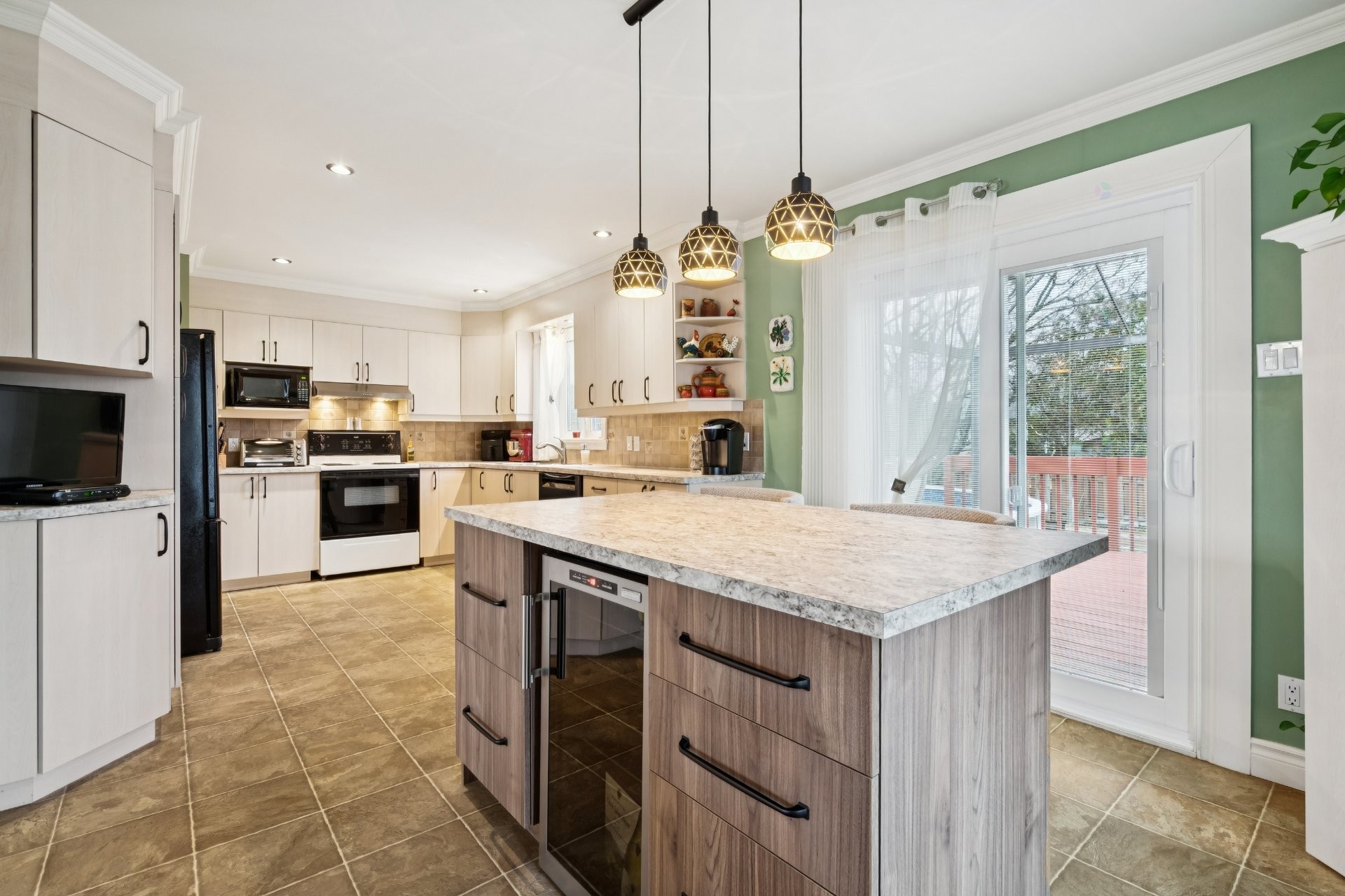 









549


Rue Lionel-Groulx

,
Salaberry-de-Valleyfield,




QC
J6T4H5

