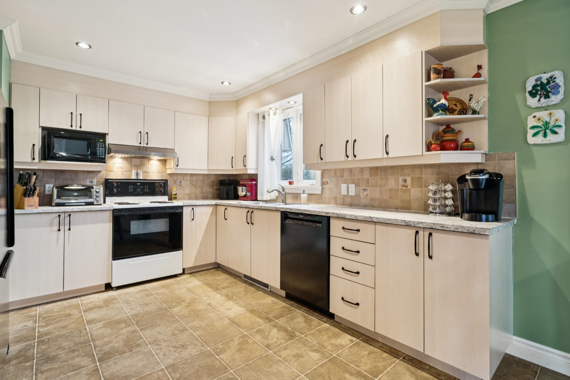 









549


Rue Lionel-Groulx

,
Salaberry-de-Valleyfield,




QC
J6T4H5

