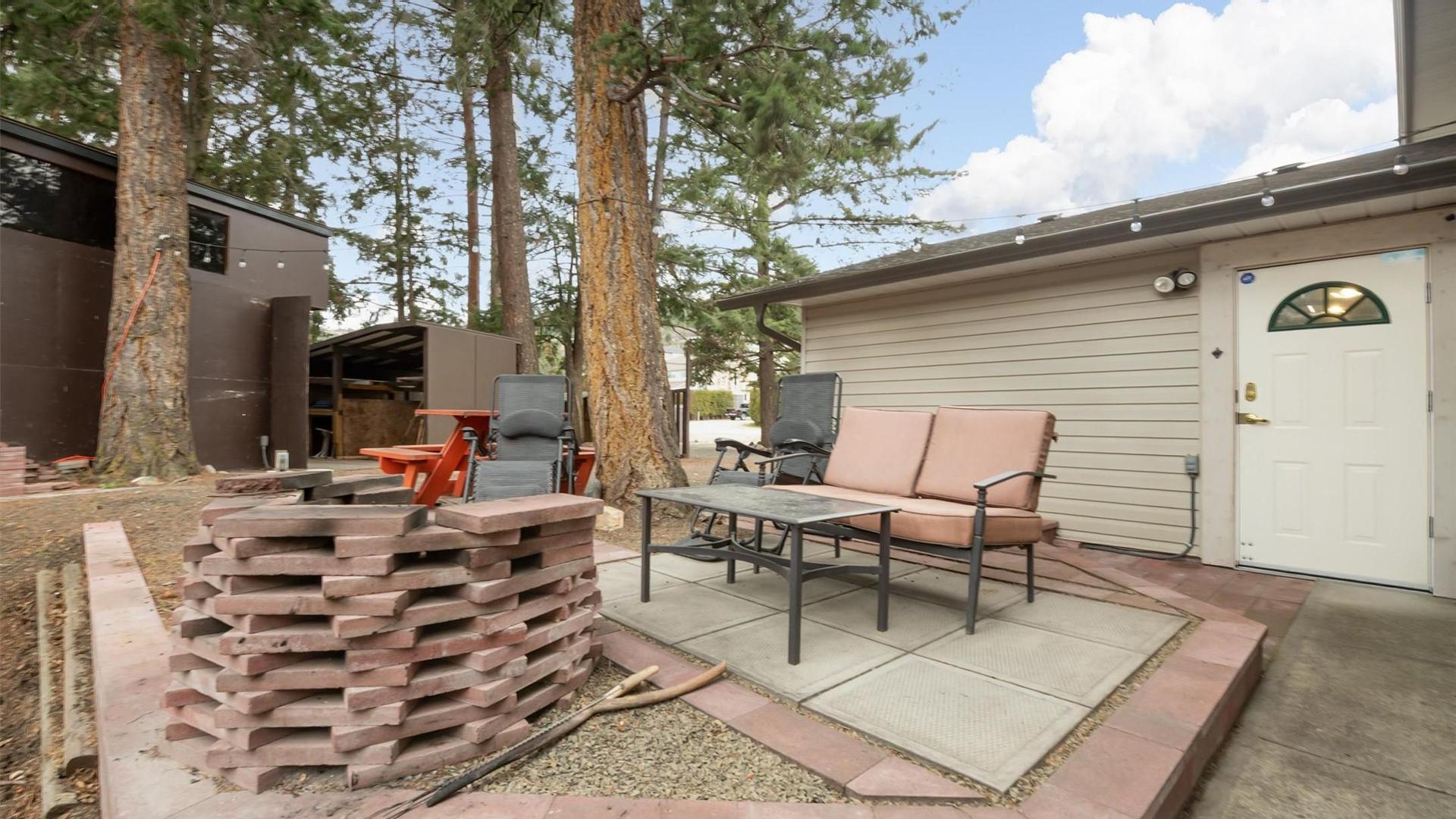 









3405


McGinnis

Road,
West Kelowna,




BC
V4T 1B5

