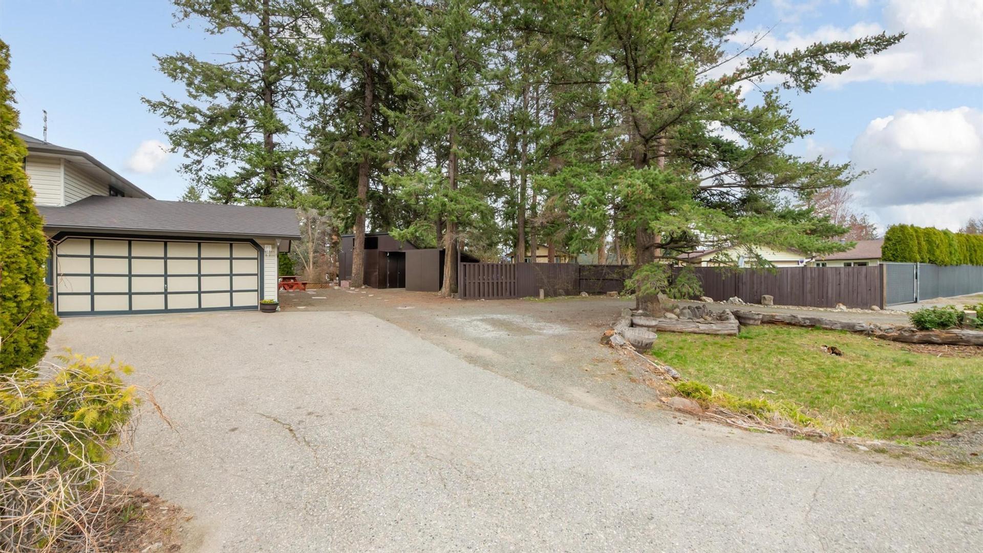









3405


McGinnis

Road,
West Kelowna,




BC
V4T 1B5

