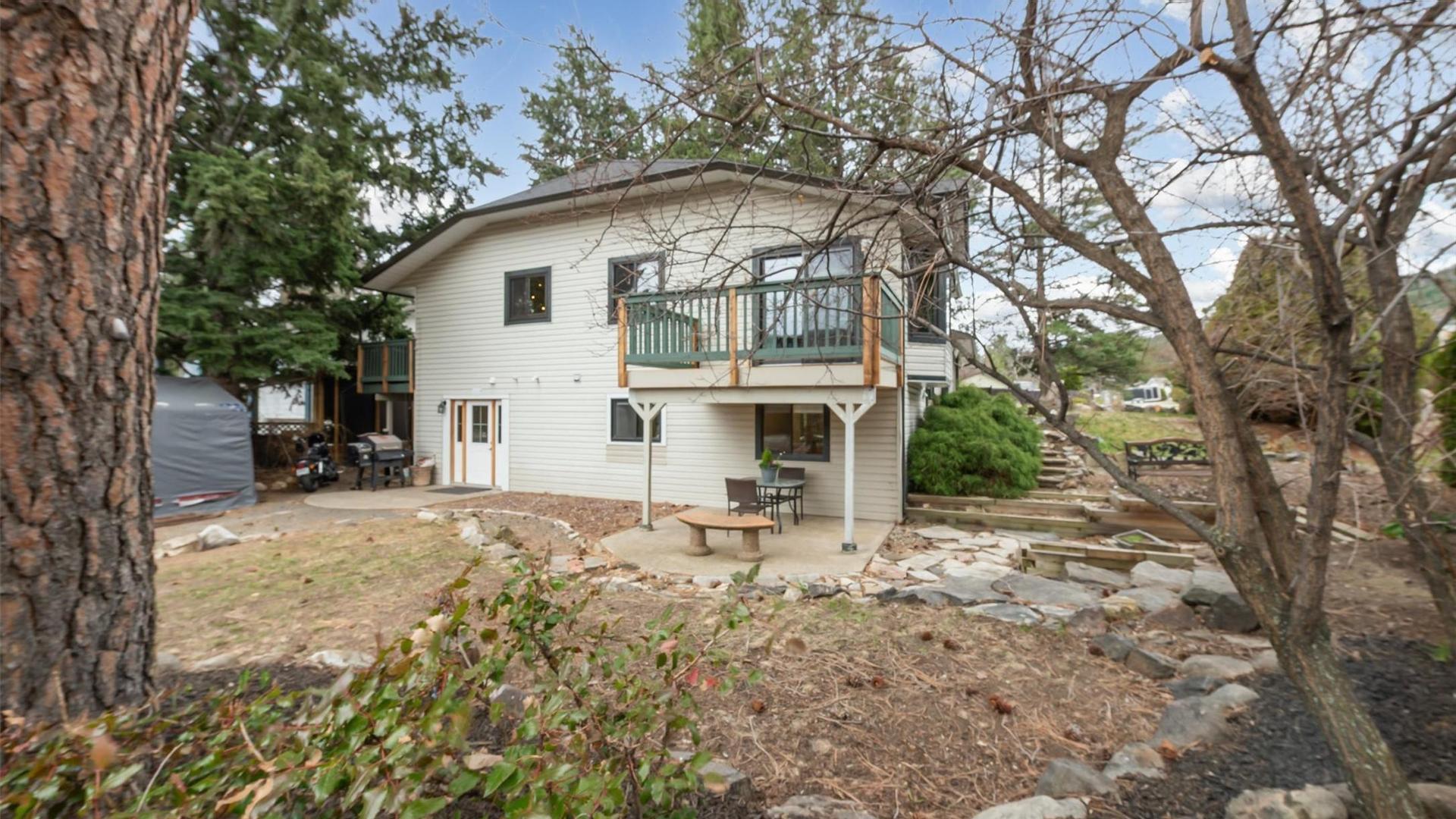 









3405


McGinnis

Road,
West Kelowna,




BC
V4T 1B5

