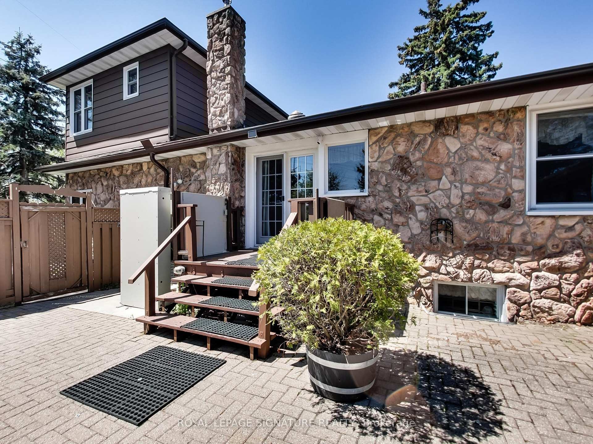 









1


Kencliff

Crescent,
Toronto,




ON
M1P 4E2

