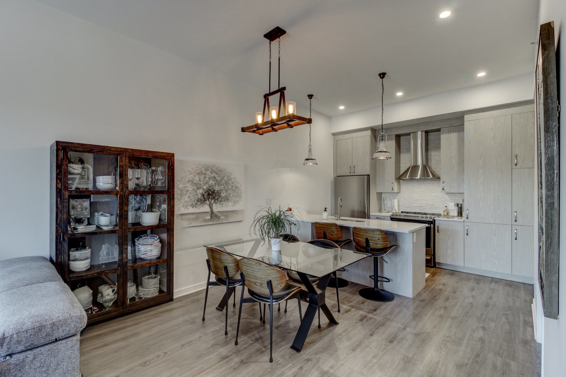 









1320


Rue Custine

, 405,
Saint-Jérôme,




QC
J7Z0M1

