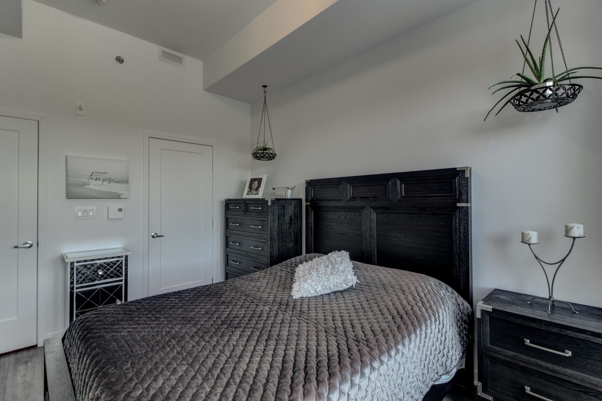 









1320


Rue Custine

, 405,
Saint-Jérôme,




QC
J7Z0M1

