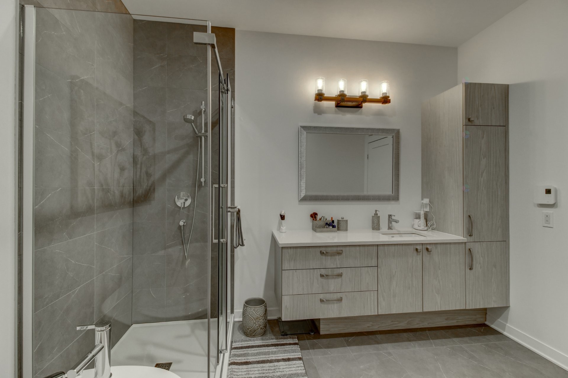 









1320


Rue Custine

, 405,
Saint-Jérôme,




QC
J7Z0M1

