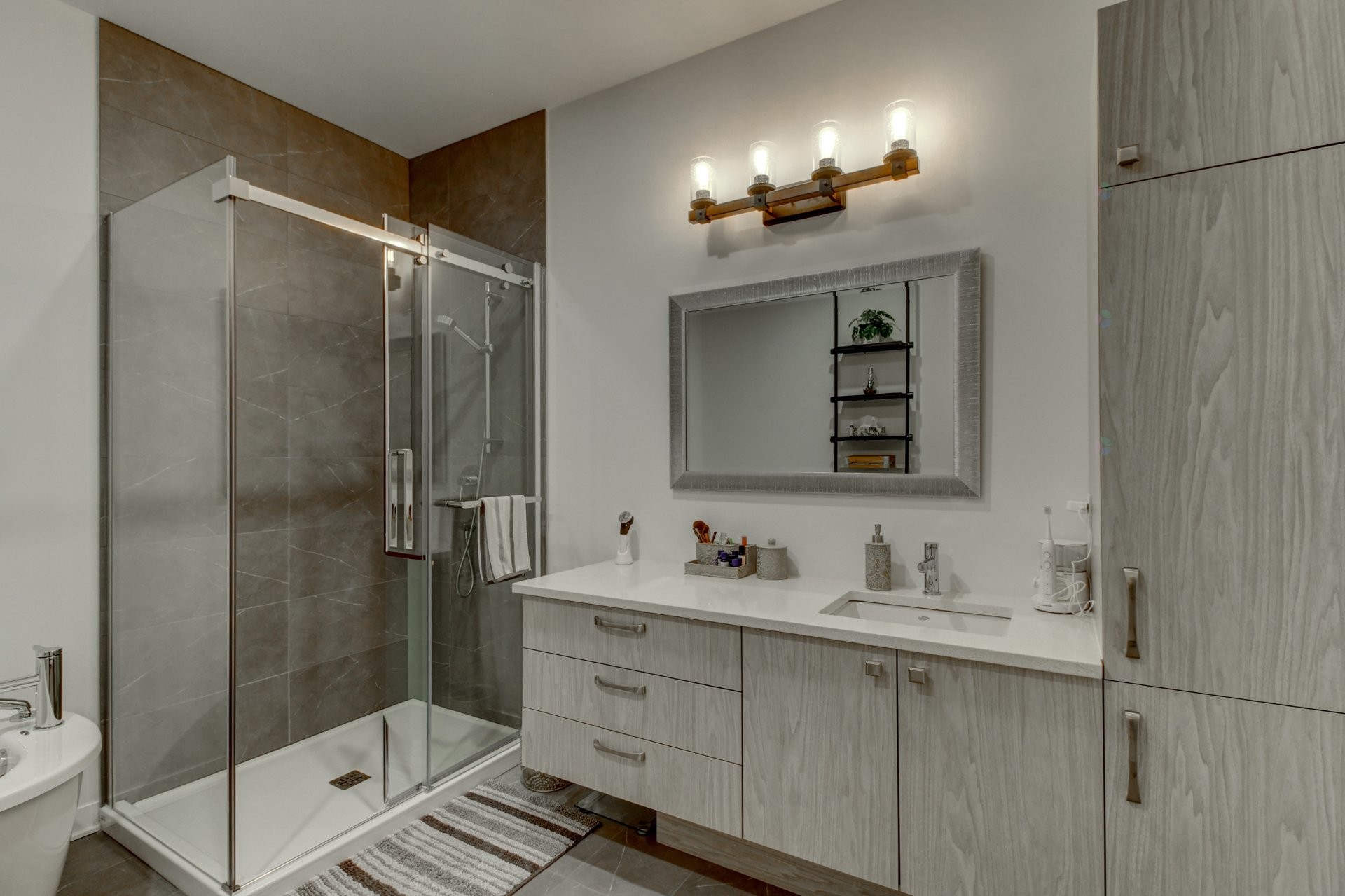 









1320


Rue Custine

, 405,
Saint-Jérôme,




QC
J7Z0M1

