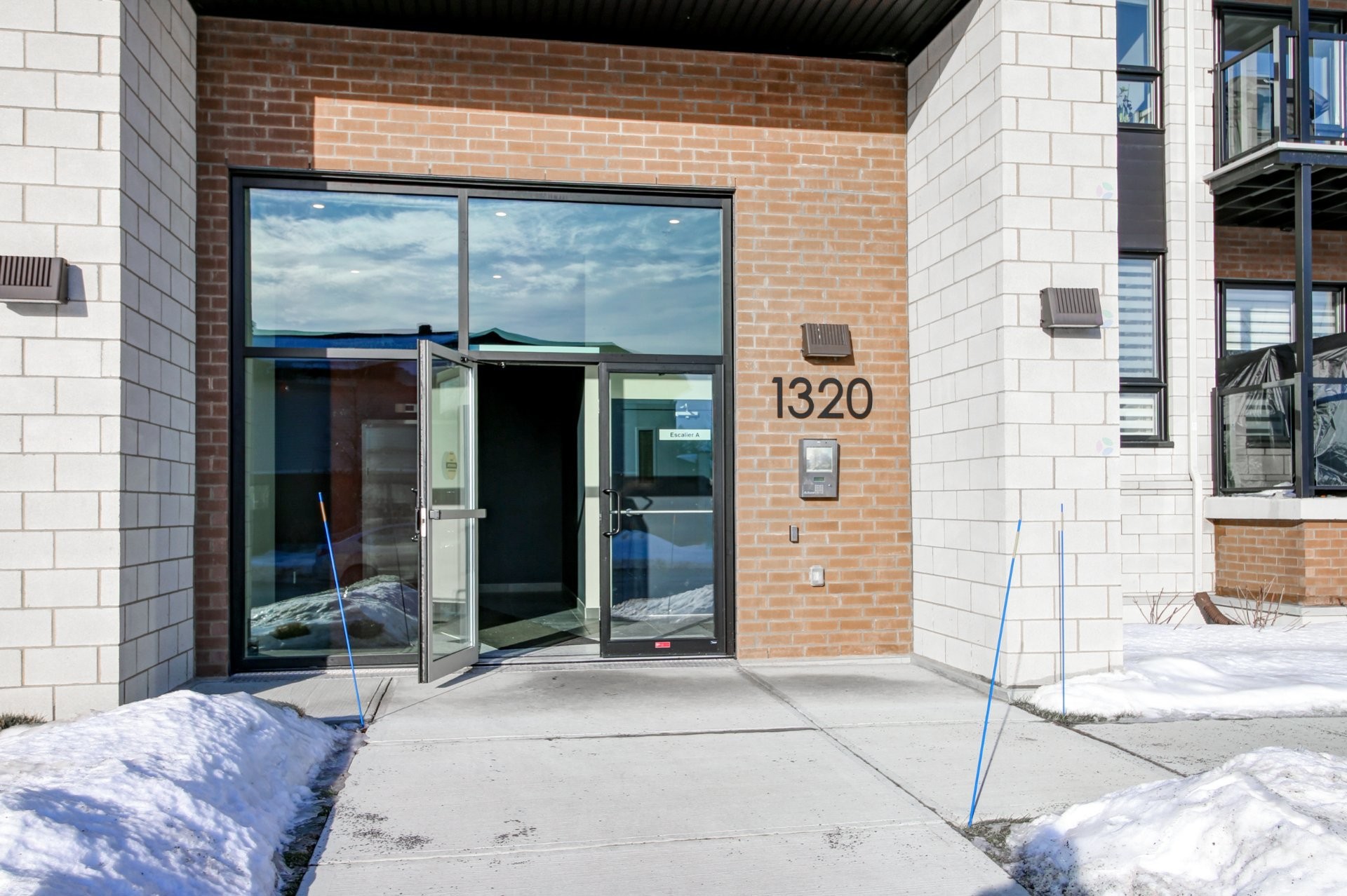 









1320


Rue Custine

, 405,
Saint-Jérôme,




QC
J7Z0M1

