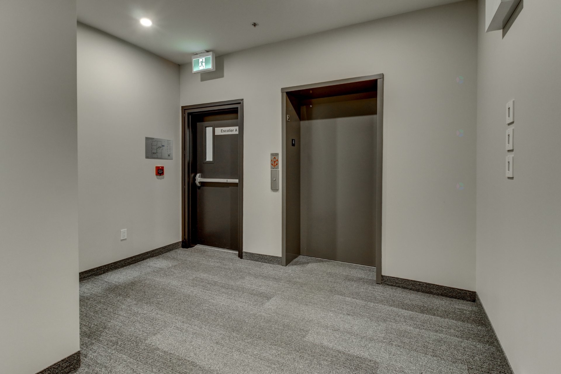 









1320


Rue Custine

, 405,
Saint-Jérôme,




QC
J7Z0M1

