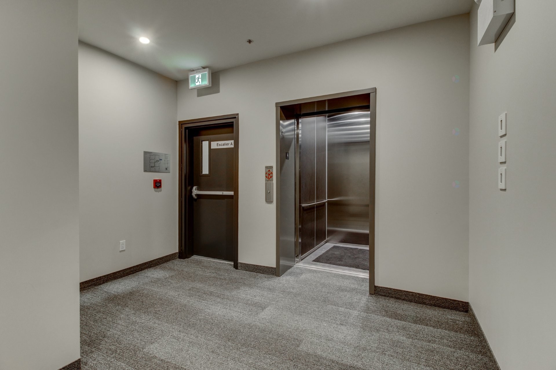 









1320


Rue Custine

, 405,
Saint-Jérôme,




QC
J7Z0M1

