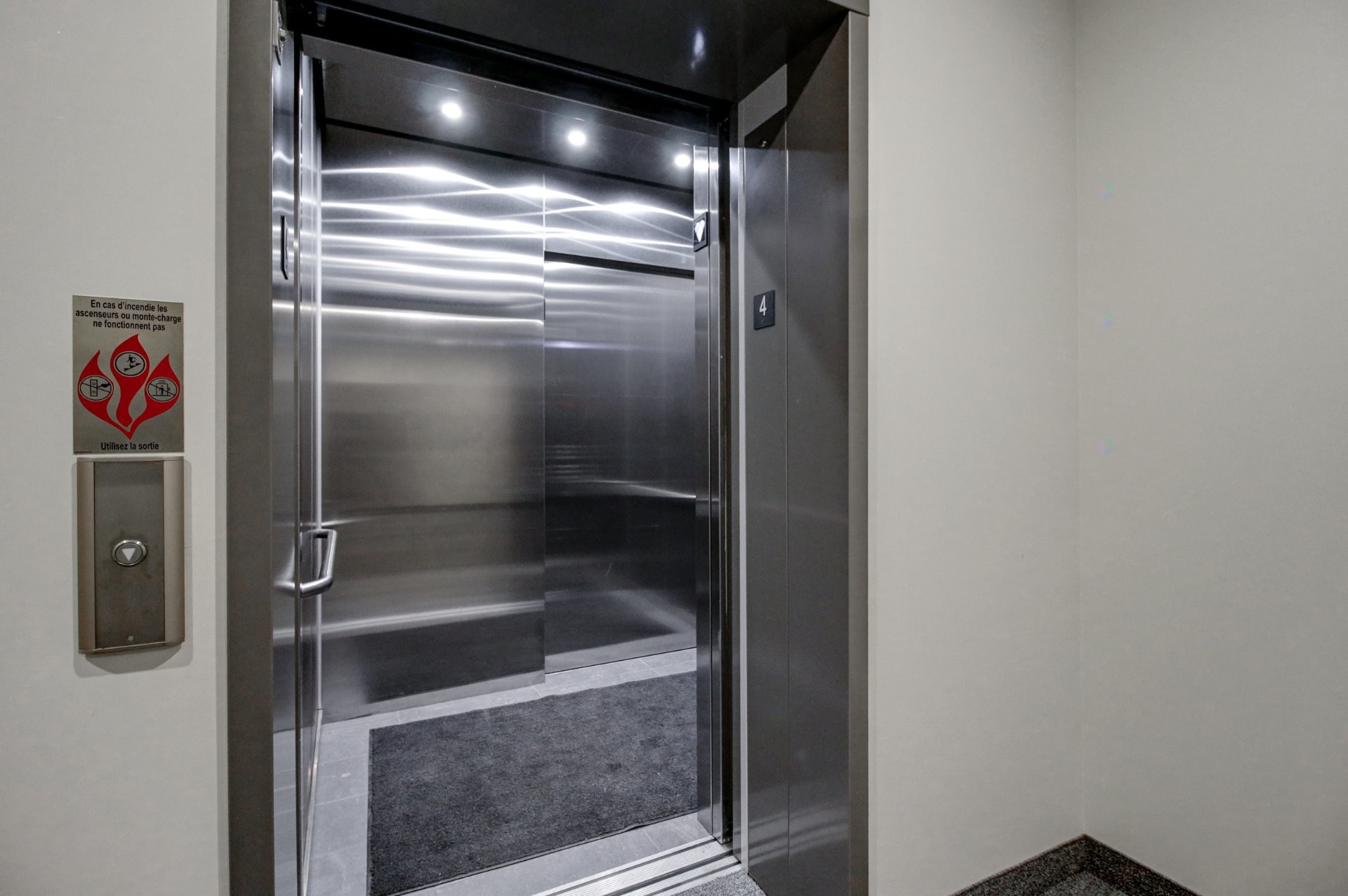 









1320


Rue Custine

, 405,
Saint-Jérôme,




QC
J7Z0M1

