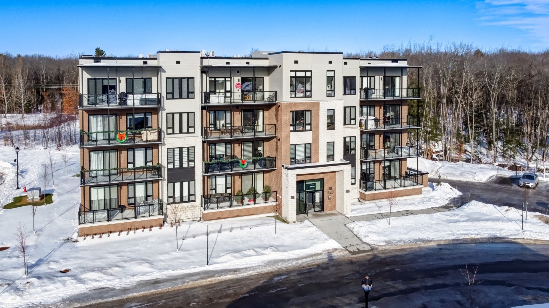 









1320


Rue Custine

, 405,
Saint-Jérôme,




QC
J7Z0M1

