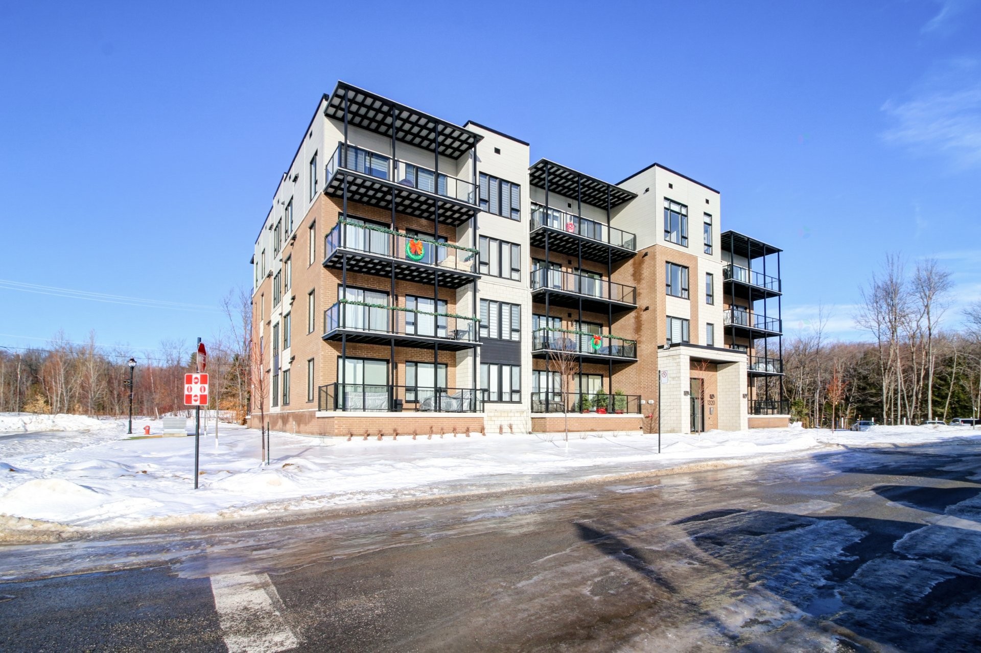 









1320


Rue Custine

, 405,
Saint-Jérôme,




QC
J7Z0M1

