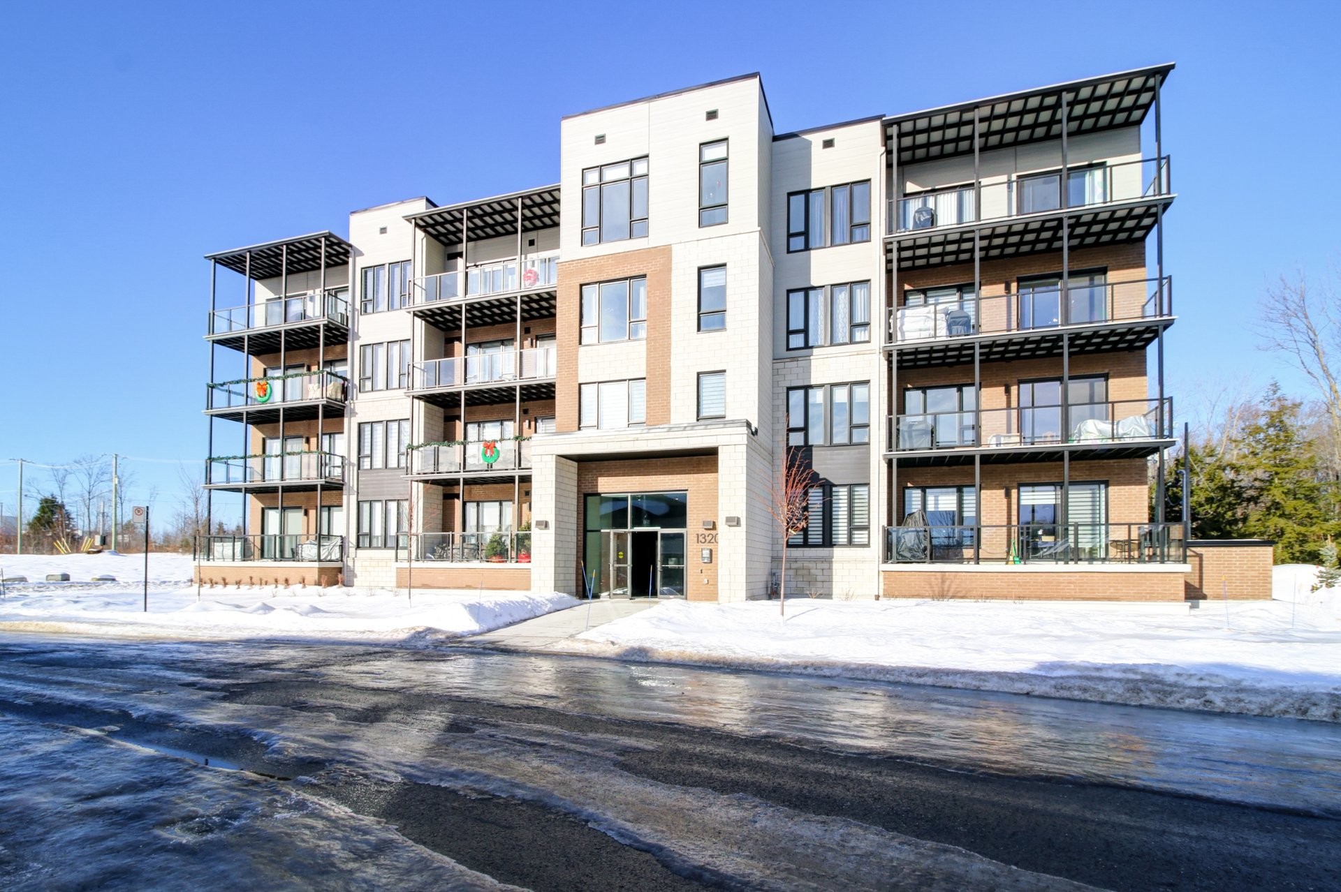 









1320


Rue Custine

, 405,
Saint-Jérôme,




QC
J7Z0M1

