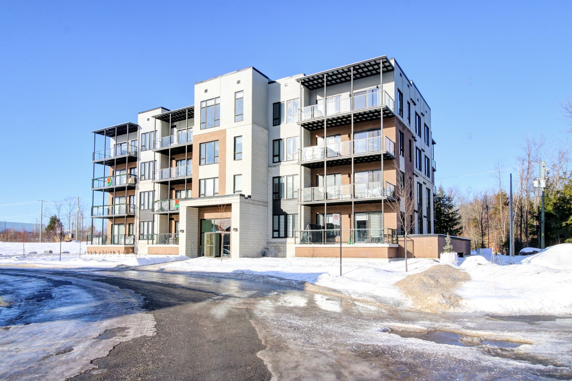 









1320


Rue Custine

, 405,
Saint-Jérôme,




QC
J7Z0M1


