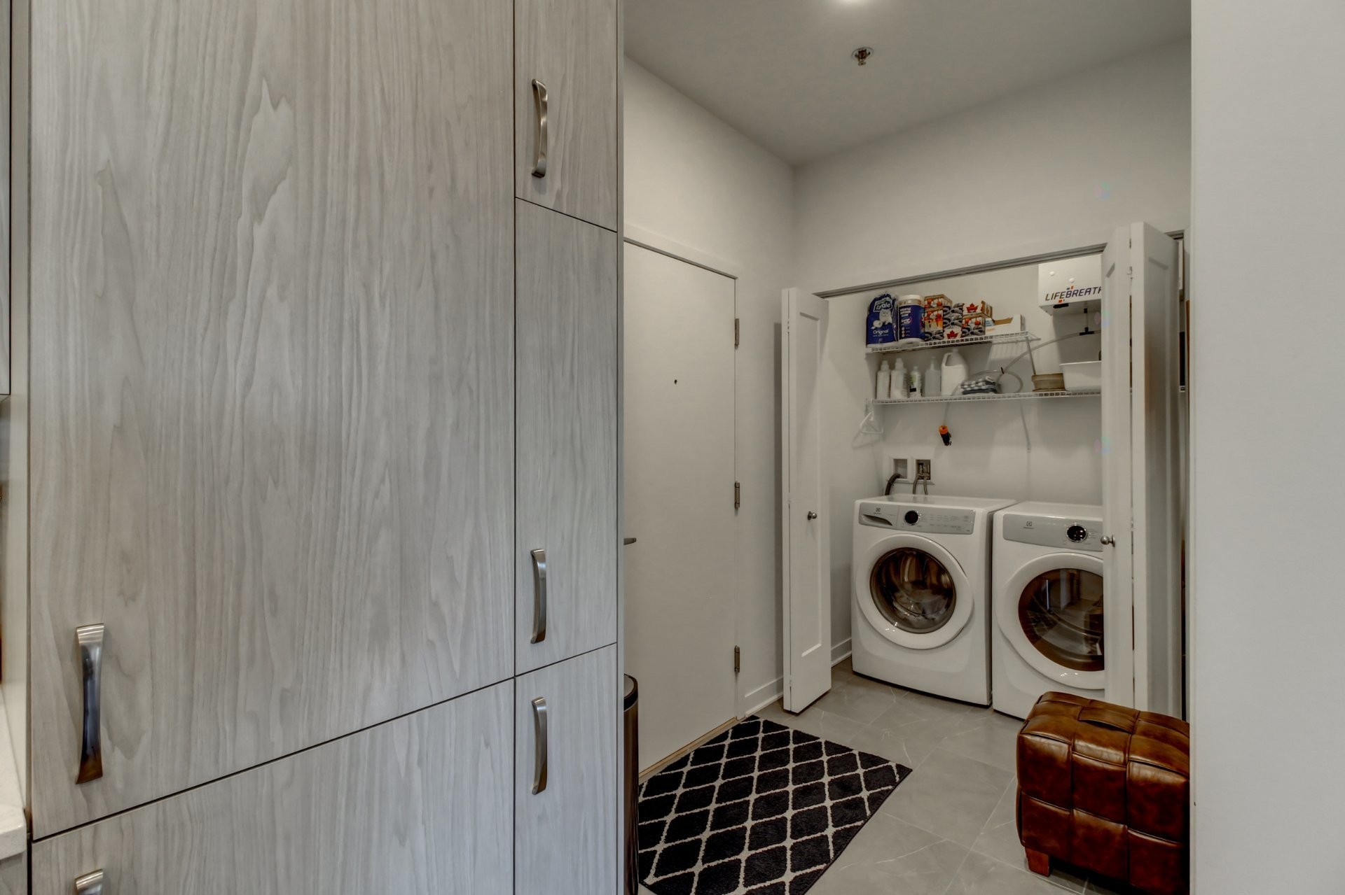 









1320


Rue Custine

, 405,
Saint-Jérôme,




QC
J7Z0M1

