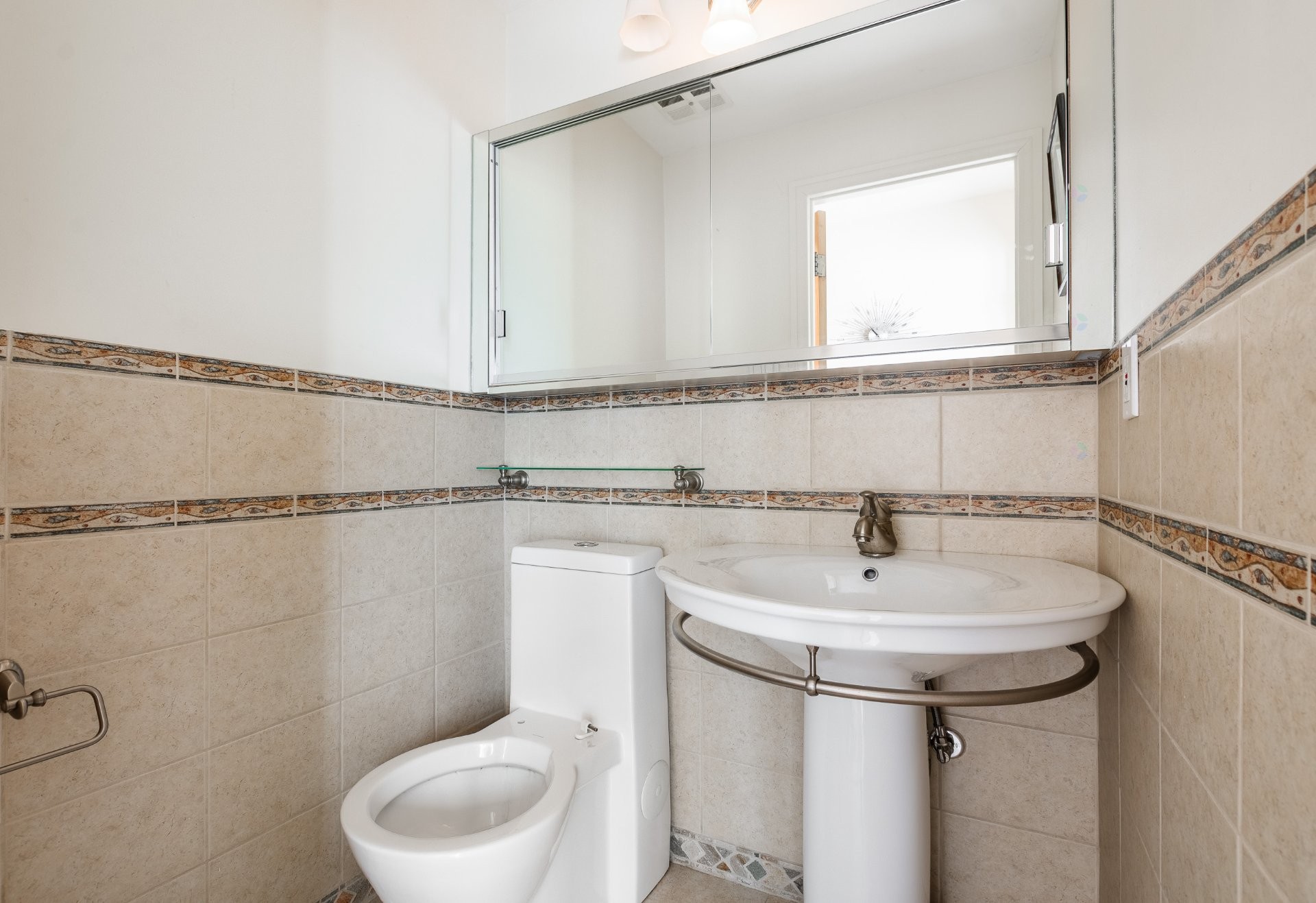 









1395


Place Port-Royal

,
Brossard,




QC
J4W1S7

