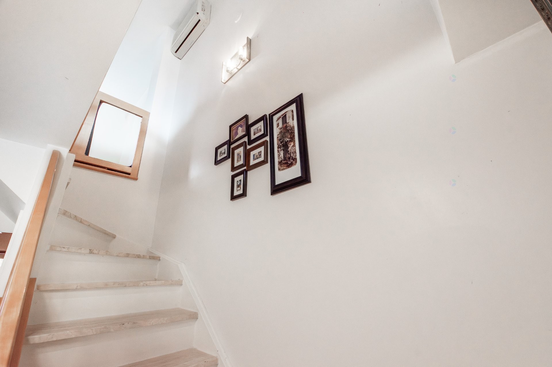 









1395


Place Port-Royal

,
Brossard,




QC
J4W1S7

