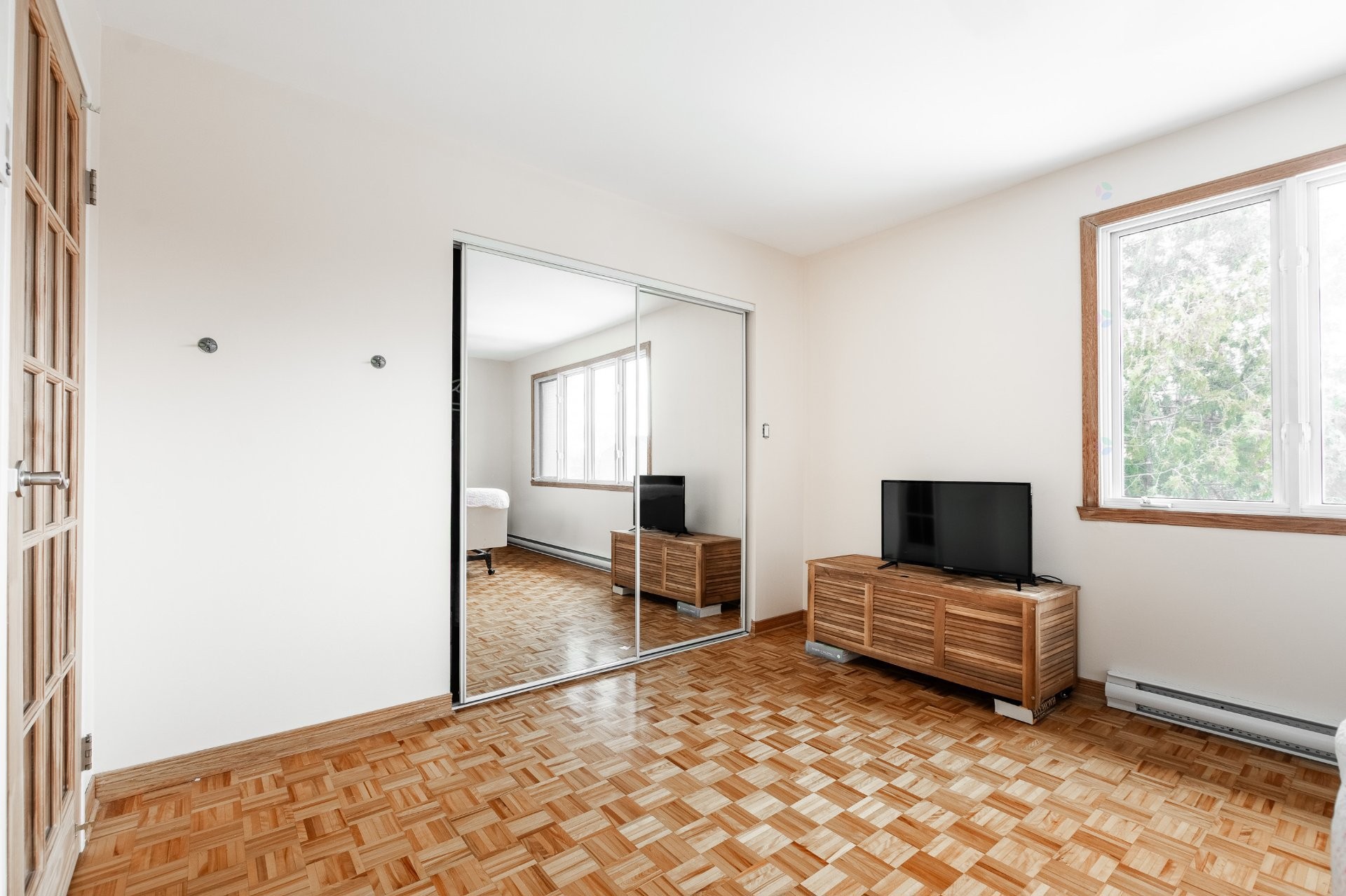 









1395


Place Port-Royal

,
Brossard,




QC
J4W1S7

