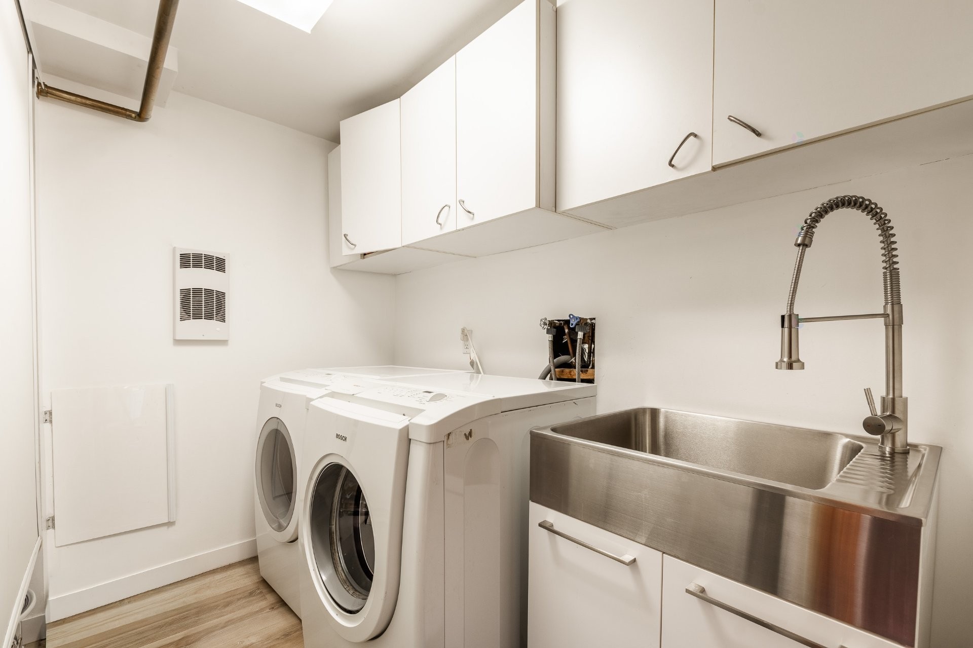 









1395


Place Port-Royal

,
Brossard,




QC
J4W1S7

