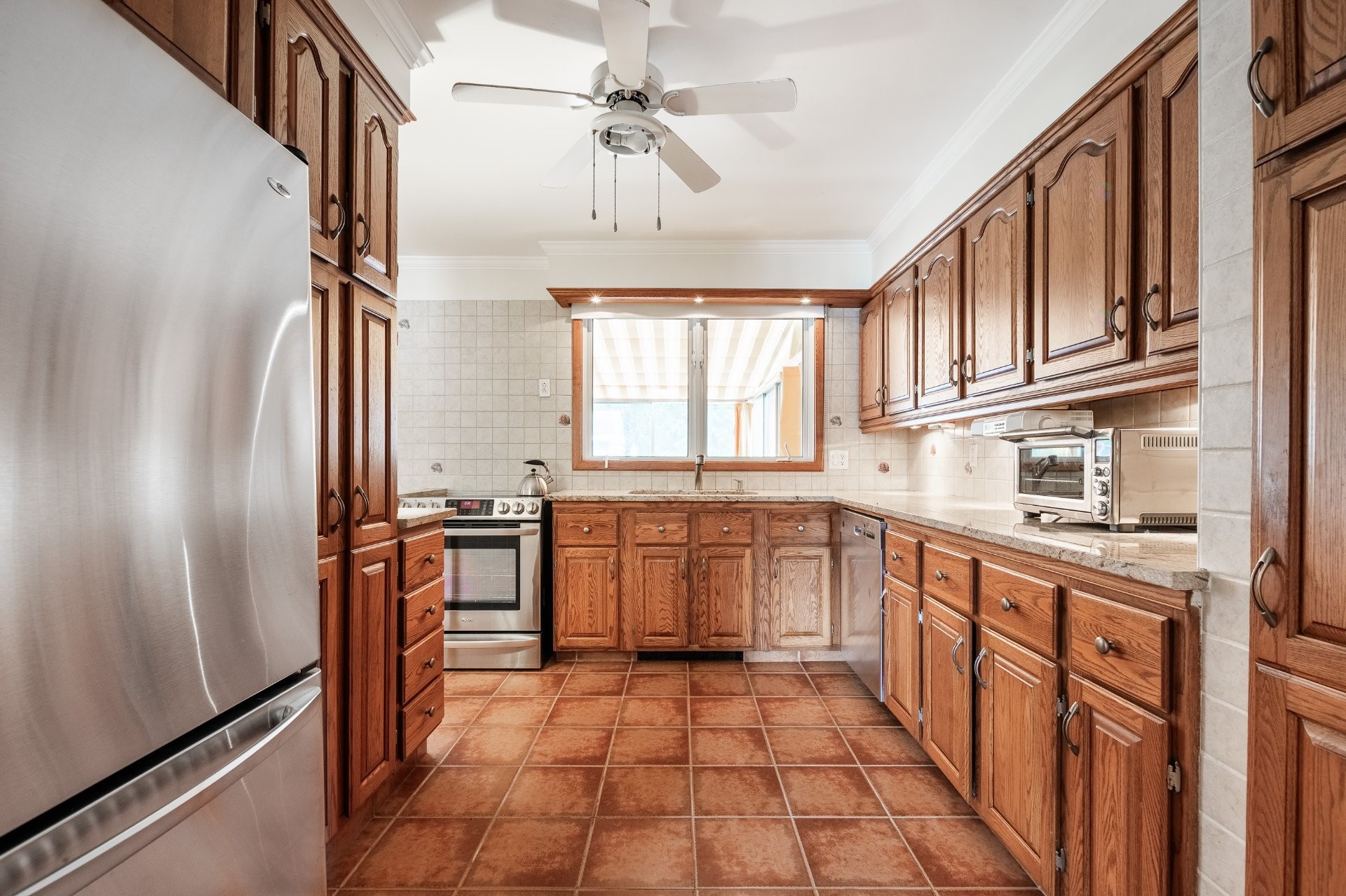 









1395


Place Port-Royal

,
Brossard,




QC
J4W1S7

