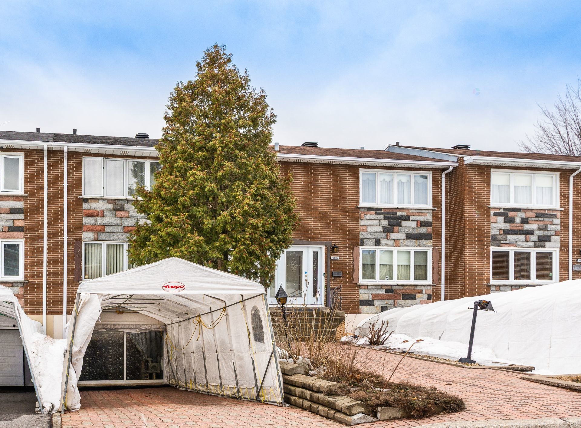 









1395


Place Port-Royal

,
Brossard,




QC
J4W1S7

