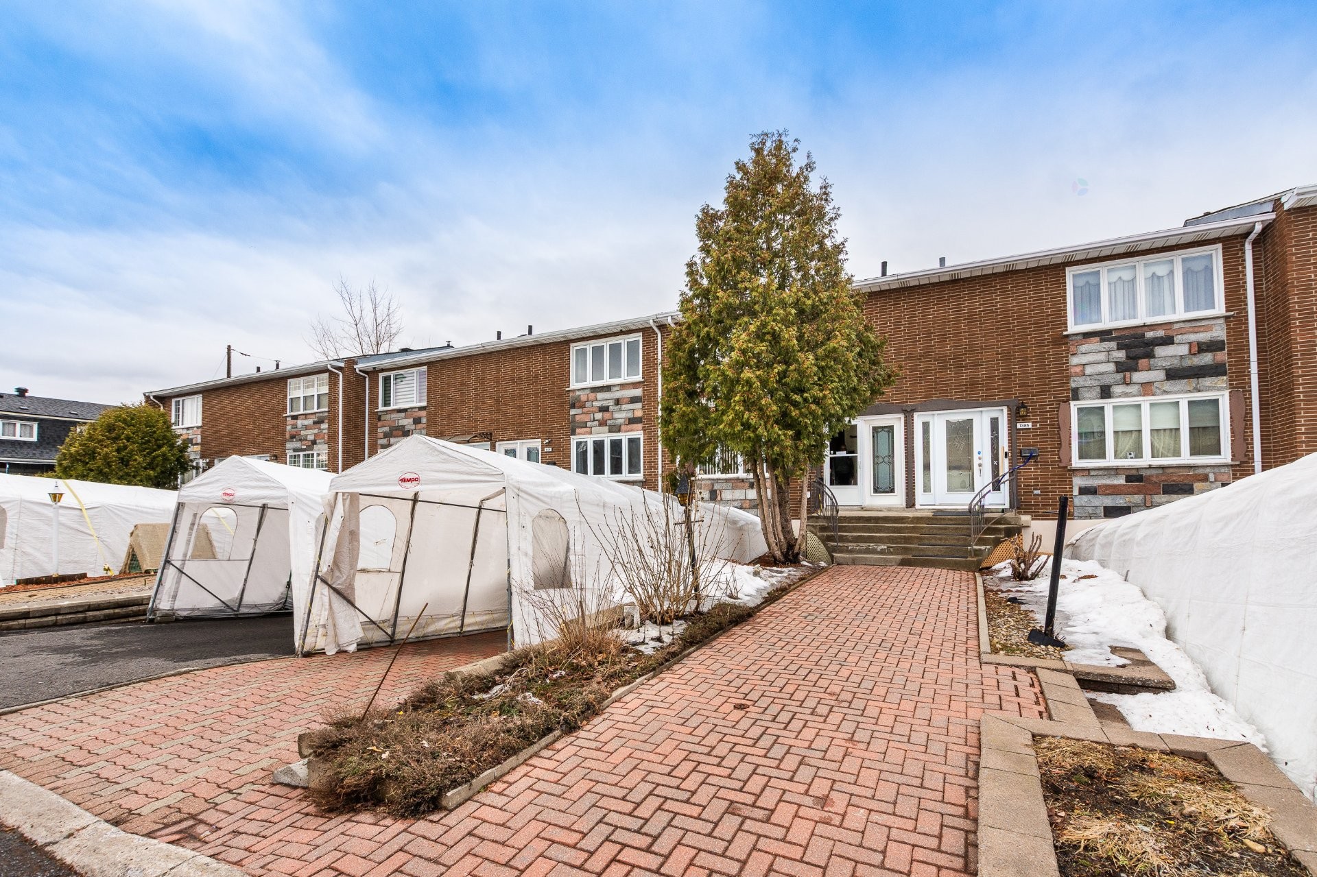 









1395


Place Port-Royal

,
Brossard,




QC
J4W1S7

