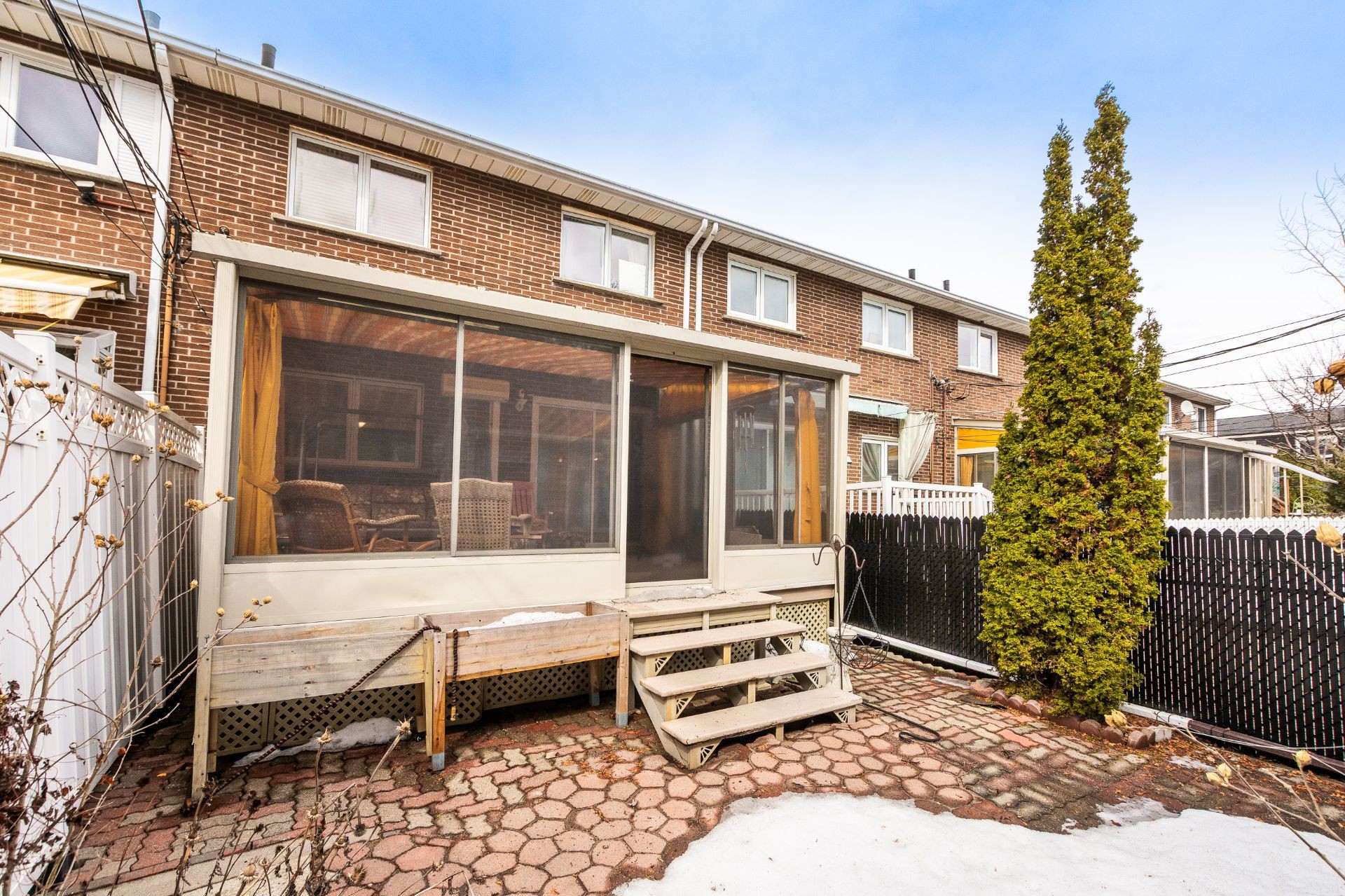 









1395


Place Port-Royal

,
Brossard,




QC
J4W1S7

