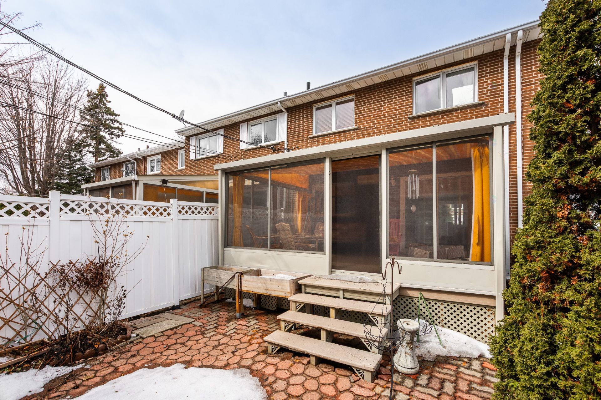 









1395


Place Port-Royal

,
Brossard,




QC
J4W1S7

