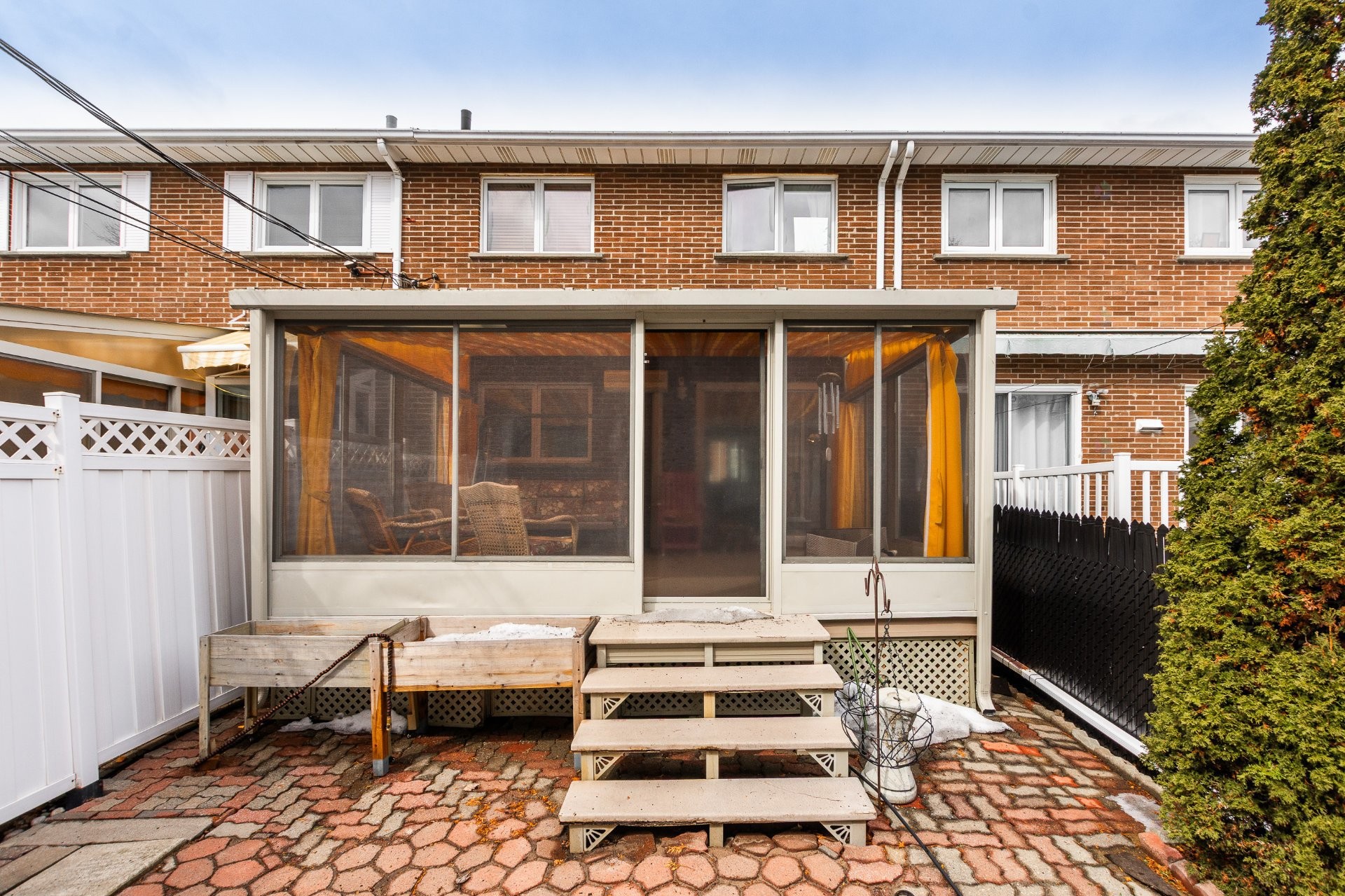 









1395


Place Port-Royal

,
Brossard,




QC
J4W1S7

