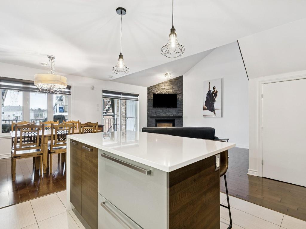 









2405


Rue Versailles

, 403,
Mascouche,




QC
J7K0L3

