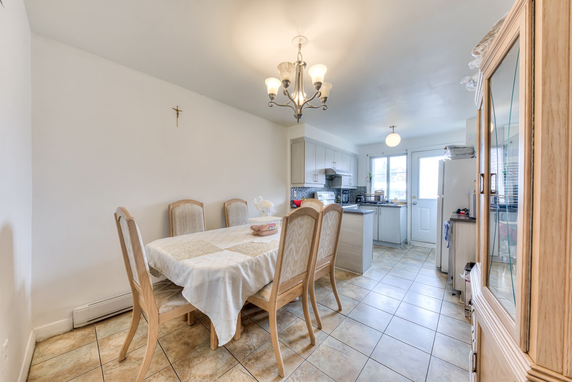 









7105


12e Avenue

, 3,
Montréal (Villeray/Saint-Michel/Parc-Extension),




QC
H2A2Y1

