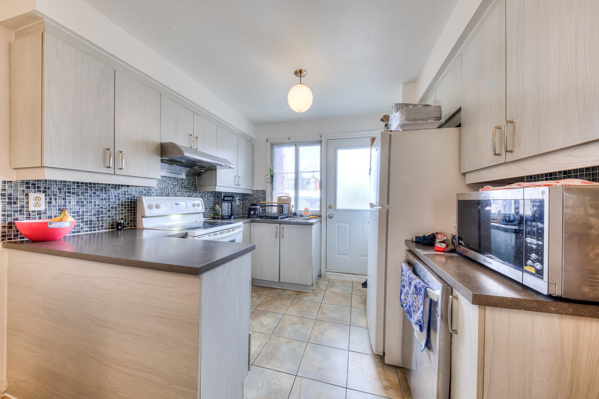 









7105


12e Avenue

, 3,
Montréal (Villeray/Saint-Michel/Parc-Extension),




QC
H2A2Y1

