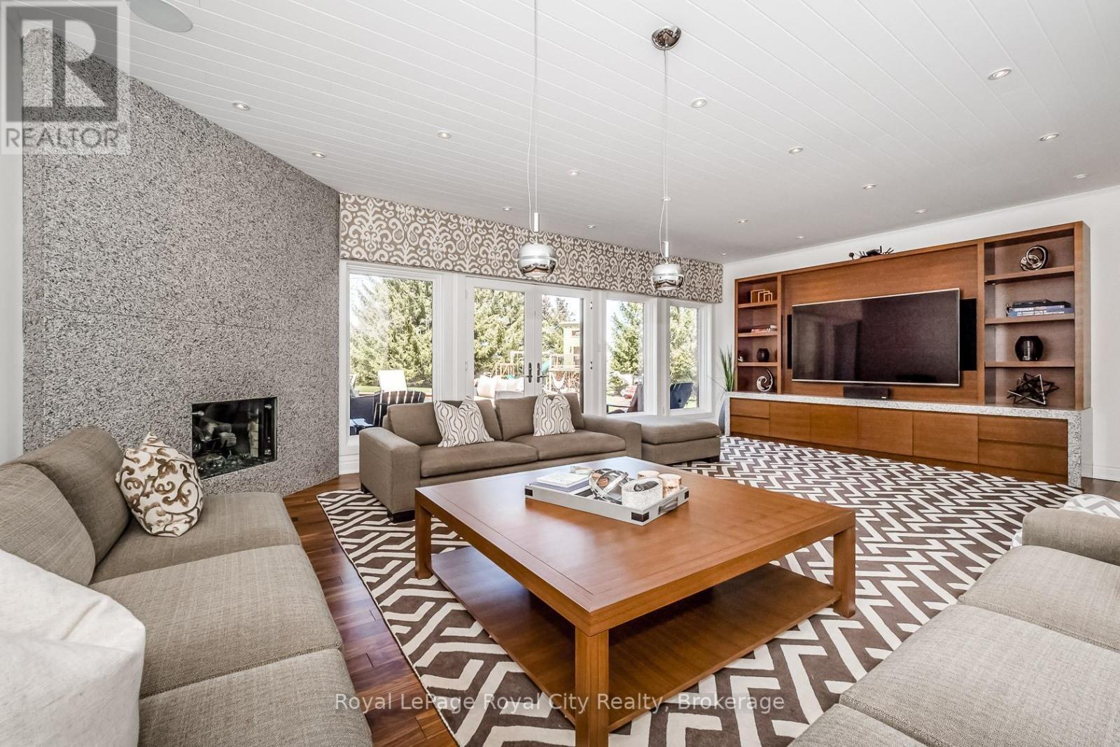 












20 FOX RUN DRIVE

,
Puslinch,




Ontario
N0B2J0

