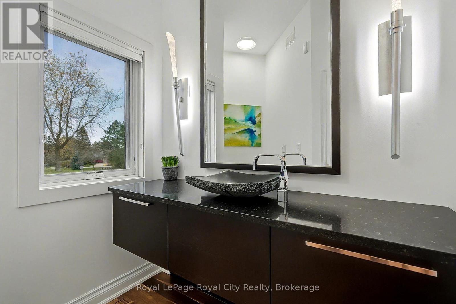 












20 FOX RUN DRIVE

,
Puslinch,




Ontario
N0B2J0

