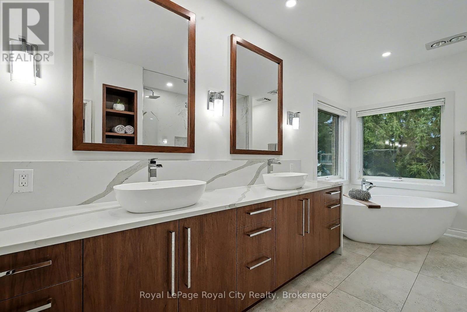 












20 FOX RUN DRIVE

,
Puslinch,




Ontario
N0B2J0

