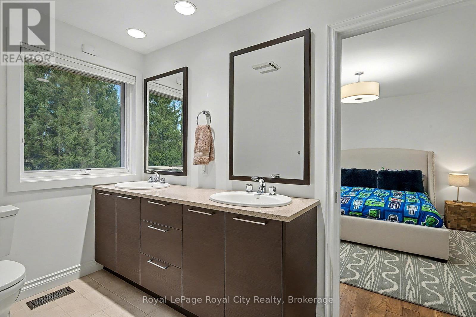 












20 FOX RUN DRIVE

,
Puslinch,




Ontario
N0B2J0

