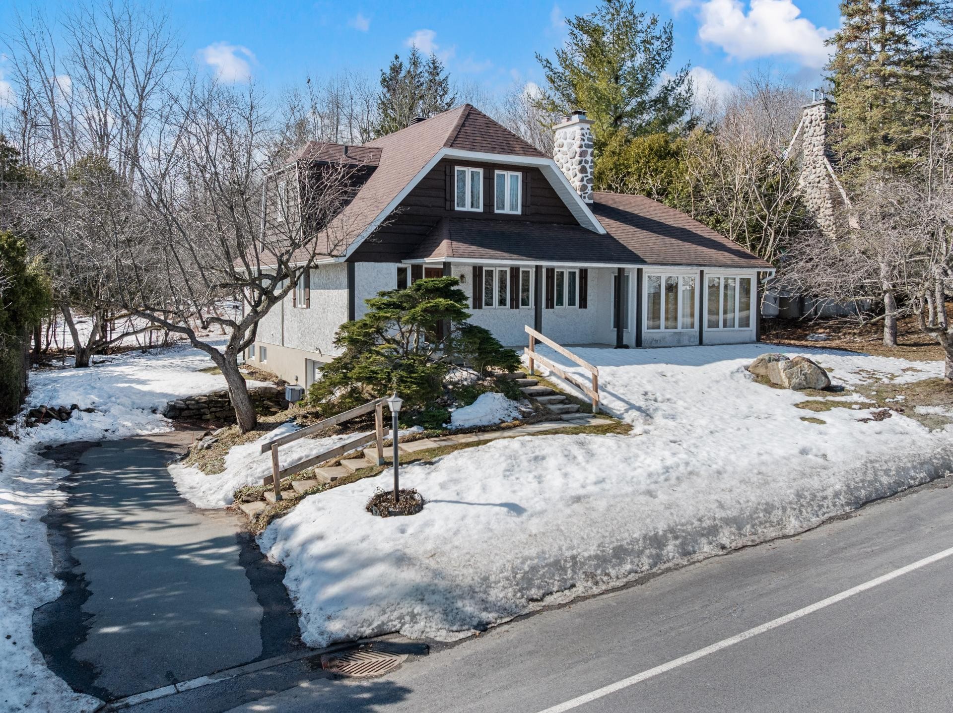 









2055


Rue du Sommet-Trinité

,
Saint-Bruno-de-Montarville,




QC
J3V6E3


