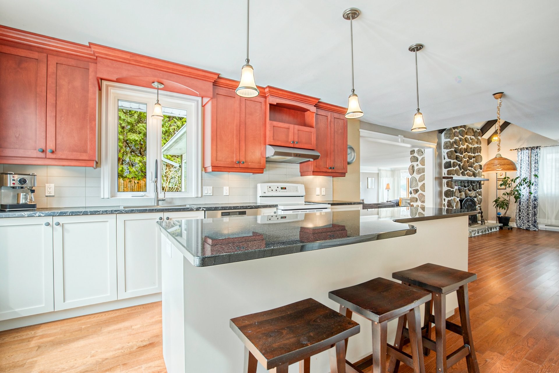 









2055


Rue du Sommet-Trinité

,
Saint-Bruno-de-Montarville,




QC
J3V6E3

