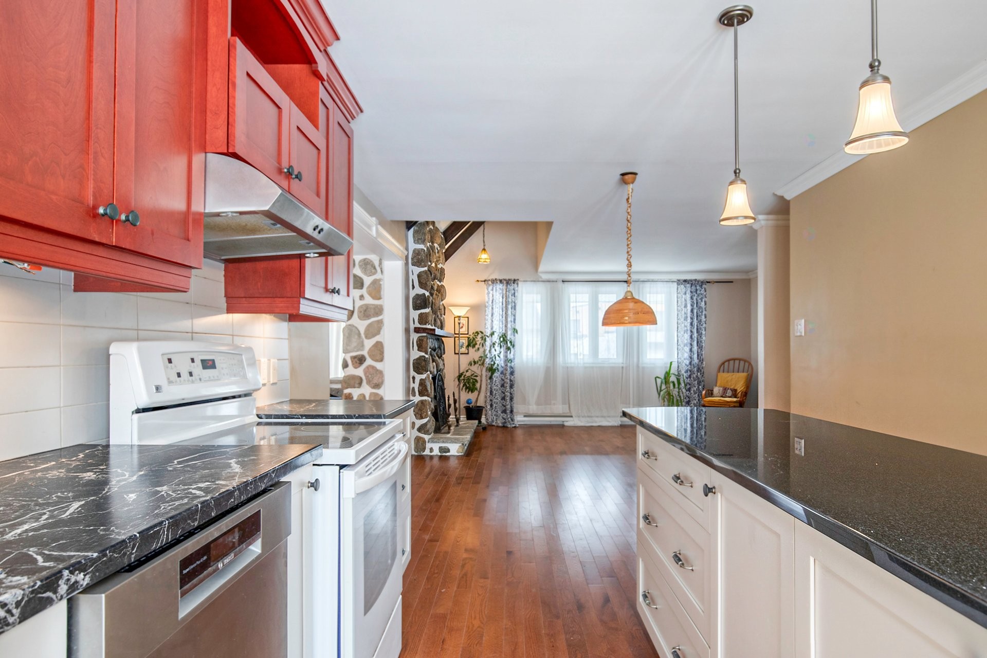 









2055


Rue du Sommet-Trinité

,
Saint-Bruno-de-Montarville,




QC
J3V6E3

