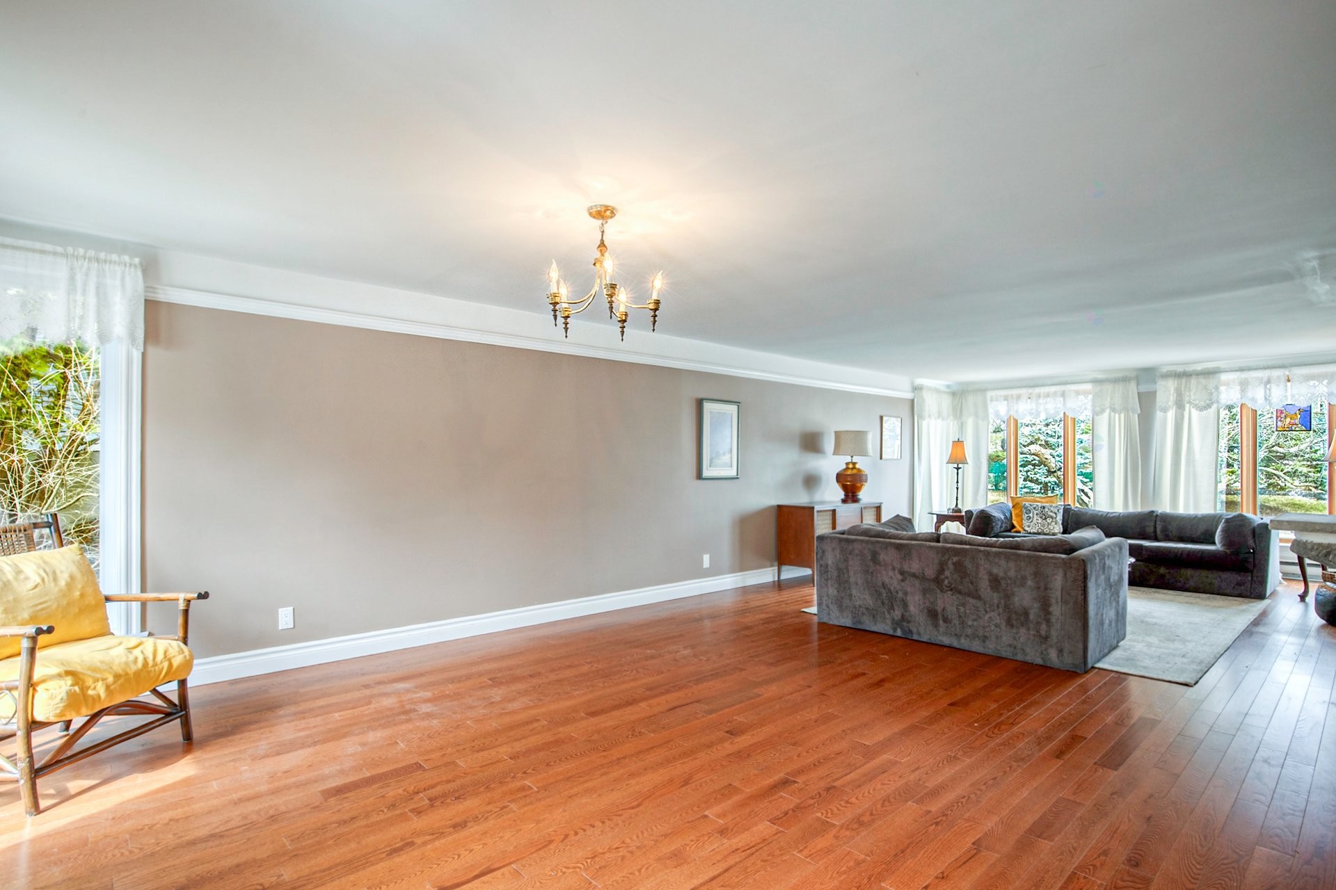 









2055


Rue du Sommet-Trinité

,
Saint-Bruno-de-Montarville,




QC
J3V6E3

