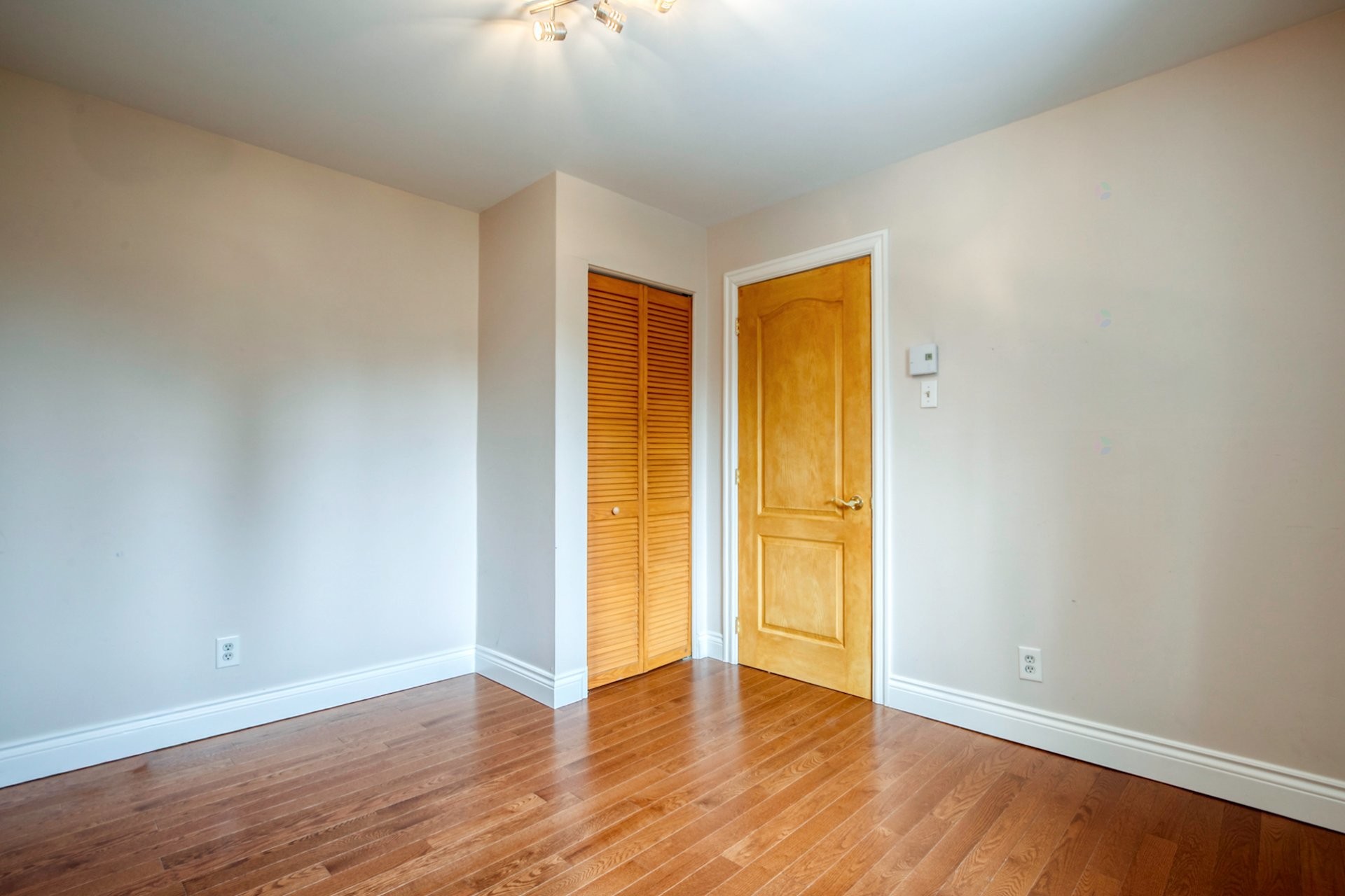 









2055


Rue du Sommet-Trinité

,
Saint-Bruno-de-Montarville,




QC
J3V6E3

