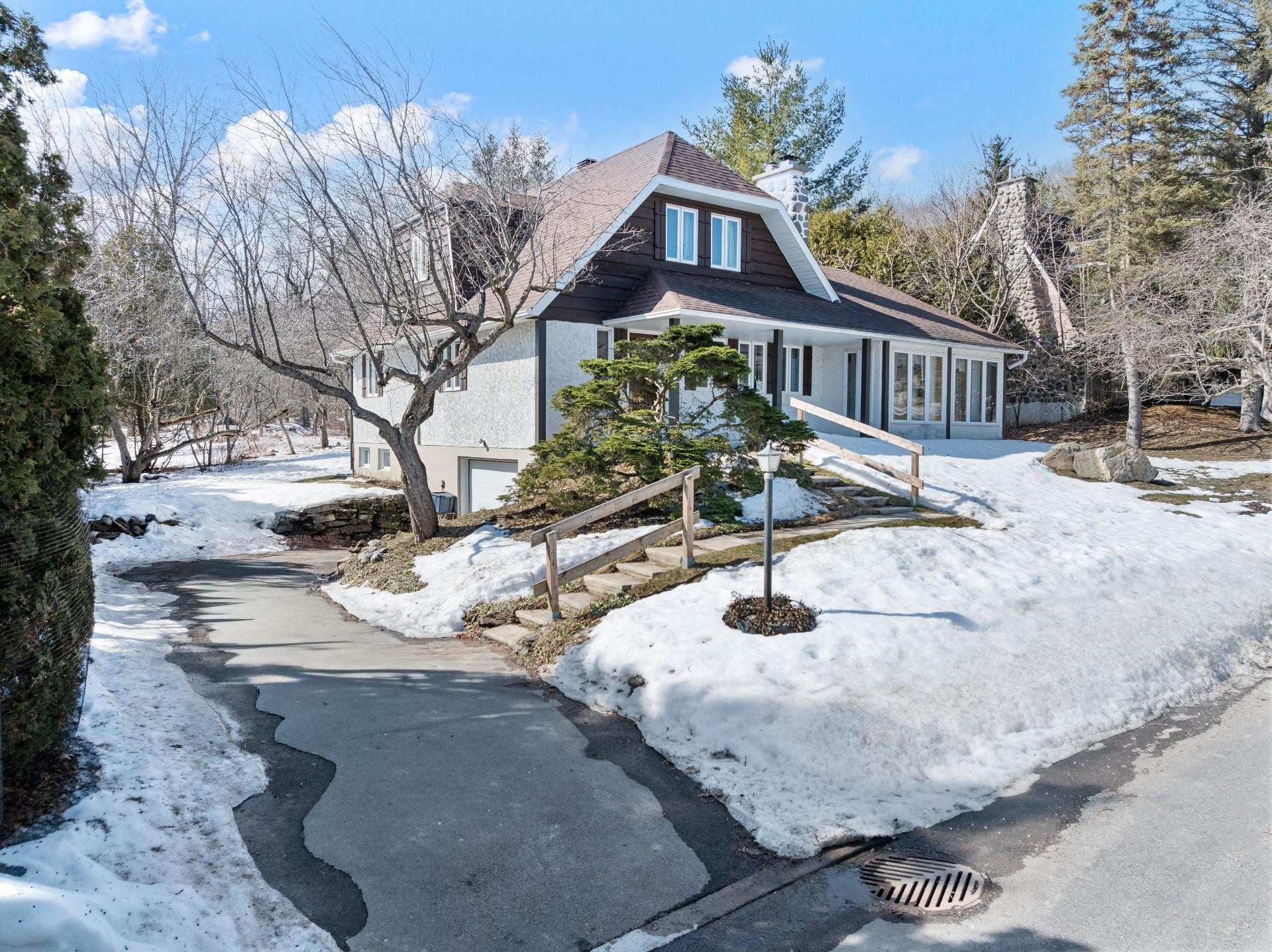 









2055


Rue du Sommet-Trinité

,
Saint-Bruno-de-Montarville,




QC
J3V6E3

