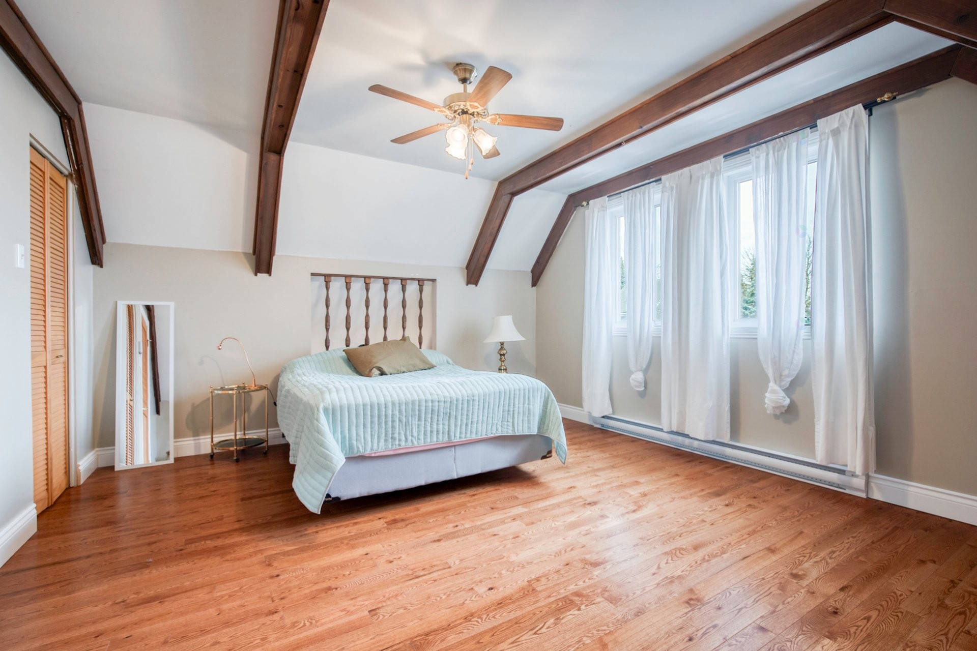 









2055


Rue du Sommet-Trinité

,
Saint-Bruno-de-Montarville,




QC
J3V6E3

