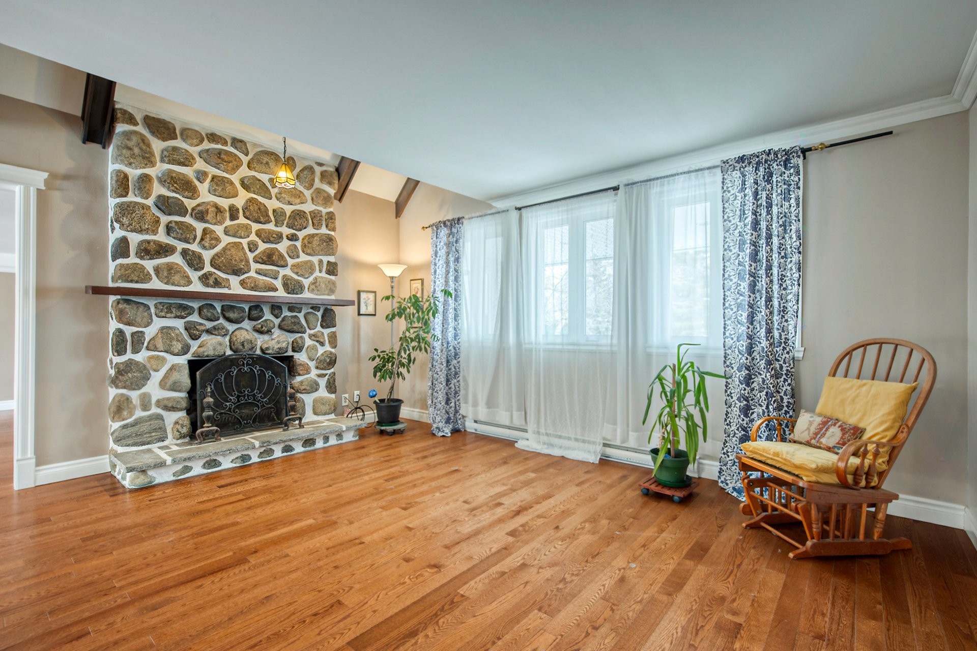 









2055


Rue du Sommet-Trinité

,
Saint-Bruno-de-Montarville,




QC
J3V6E3

