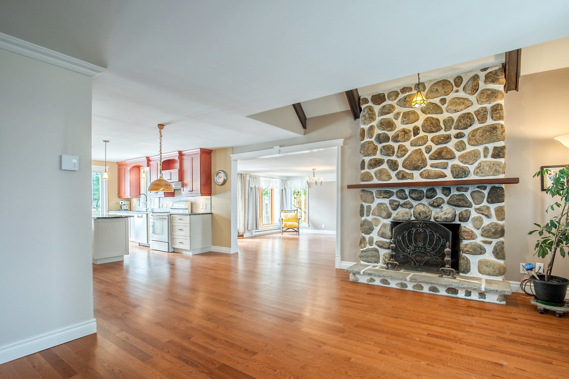 









2055


Rue du Sommet-Trinité

,
Saint-Bruno-de-Montarville,




QC
J3V6E3

