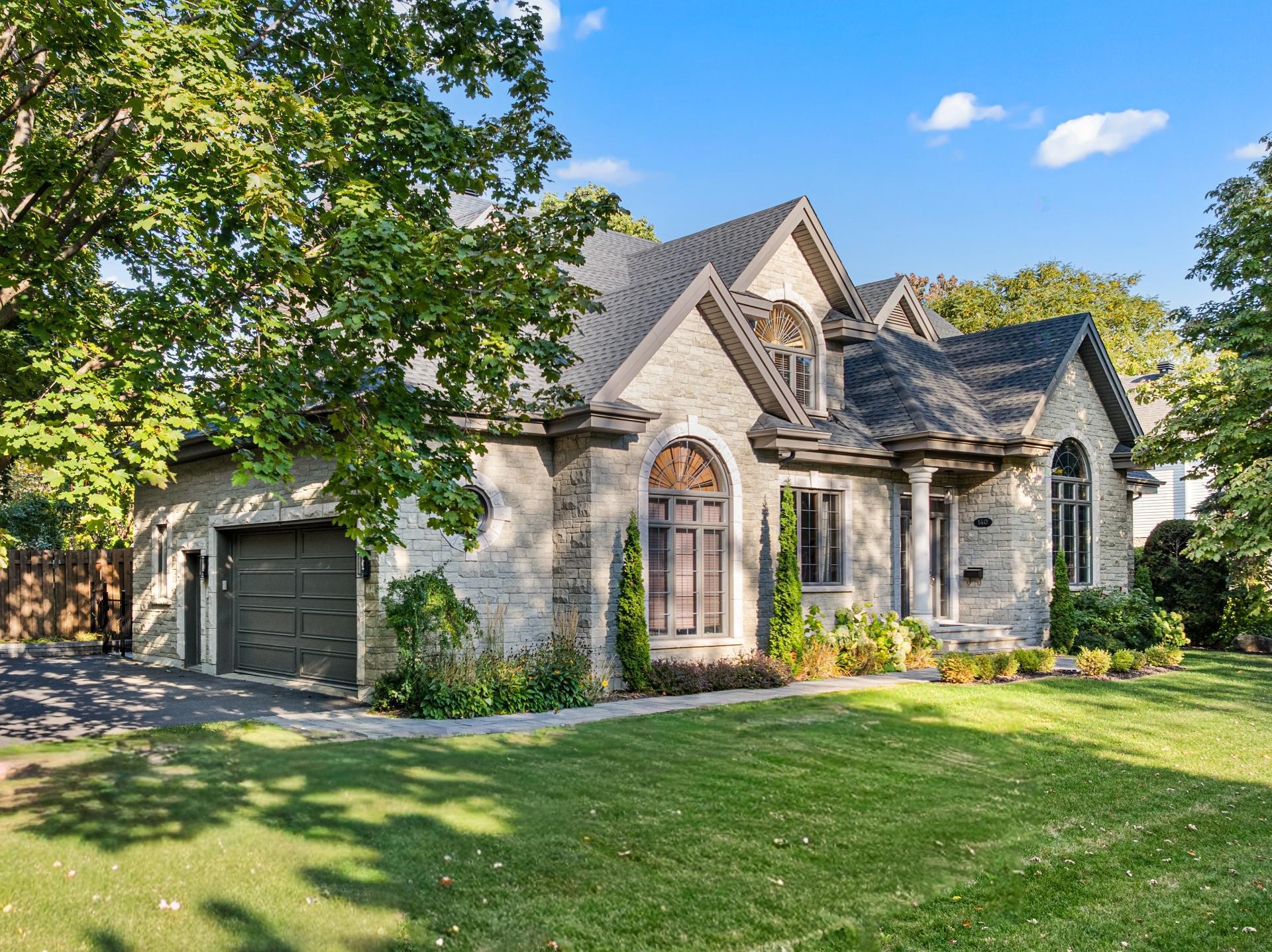 









140


Rue Beaumont O.

,
Saint-Bruno-de-Montarville,




QC
J3V6H9

