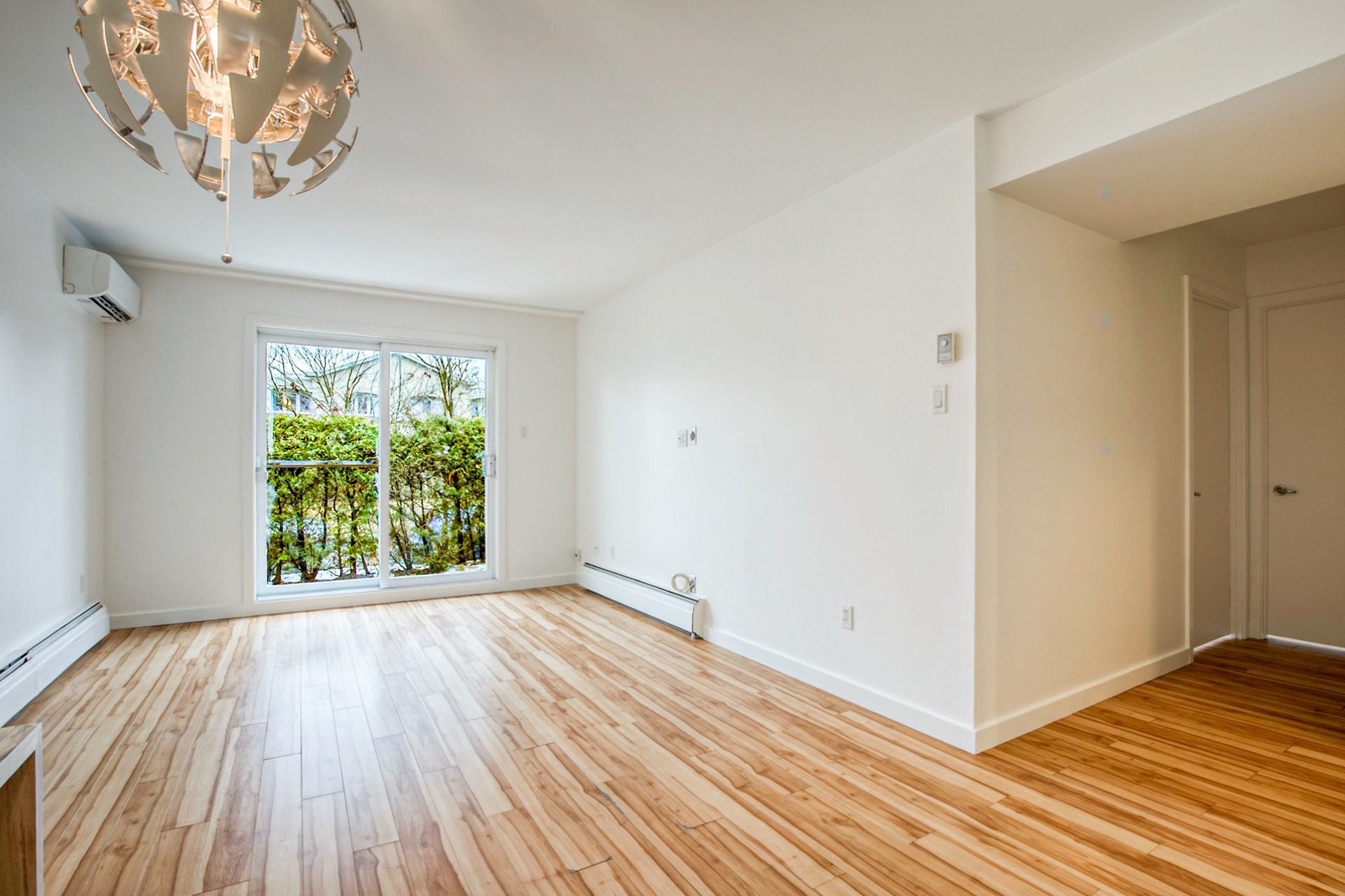 









1825


Rue Dunant

, 301,
Saint-Bruno-de-Montarville,




QC
J3V2Y3

