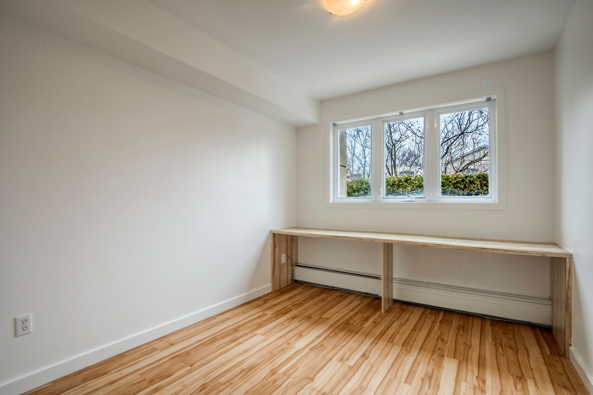 









1825


Rue Dunant

, 301,
Saint-Bruno-de-Montarville,




QC
J3V2Y3

