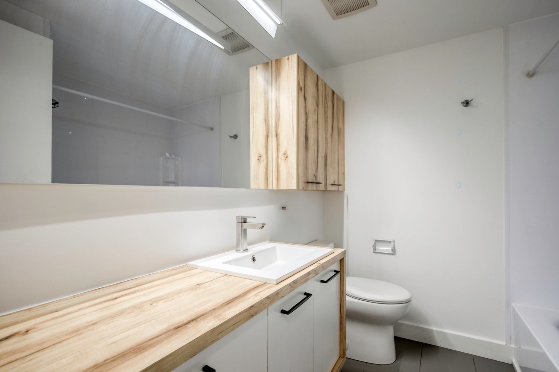 









1825


Rue Dunant

, 301,
Saint-Bruno-de-Montarville,




QC
J3V2Y3

